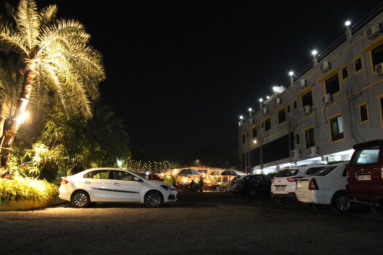 Hotel Silver Resort Daman Exteriör bild